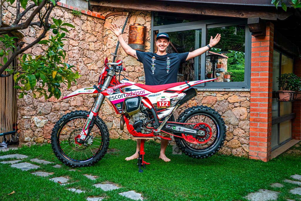Tra crepacci e vampiri: Vignone arriva alla Red Bull Romaniacs 2026