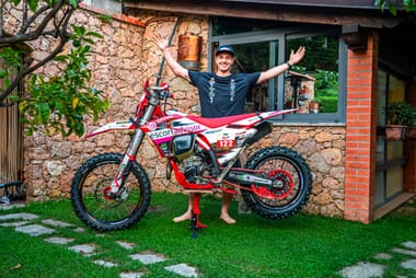 Tra crepacci e vampiri: Vignone arriva alla Red Bull Romaniacs 2026